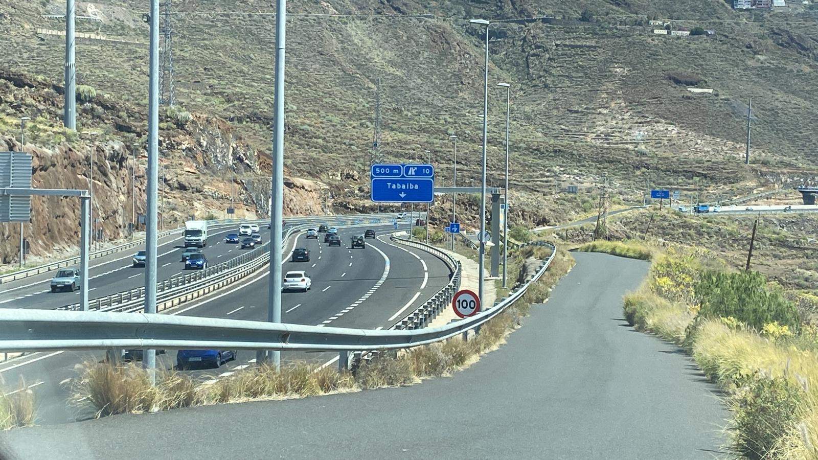 Autopista TF-1 a la altura de donde se encontraba uno de los carteles./ Atlántico Hoy