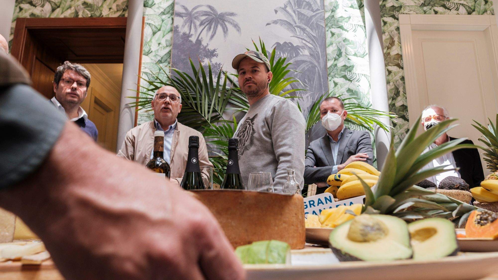 Dabiz Muñoz durante la cata en Gáldar. / Efe