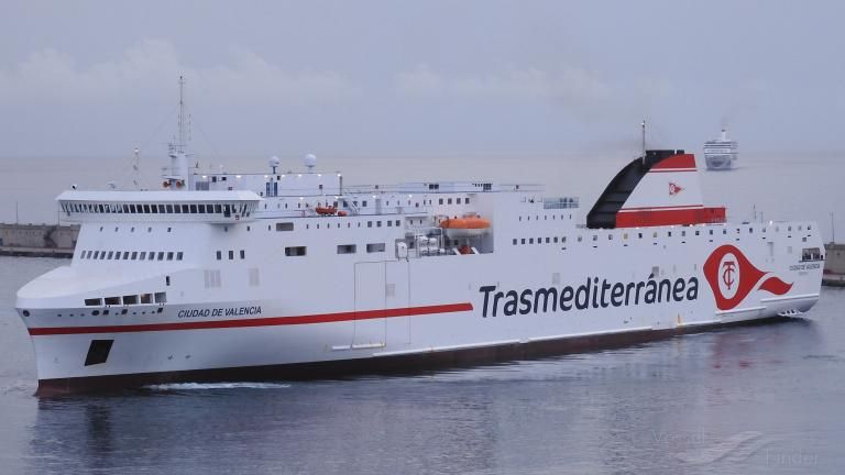 El buque Ciudad de Valencia de Naviera Armas Transmediterranea. / 