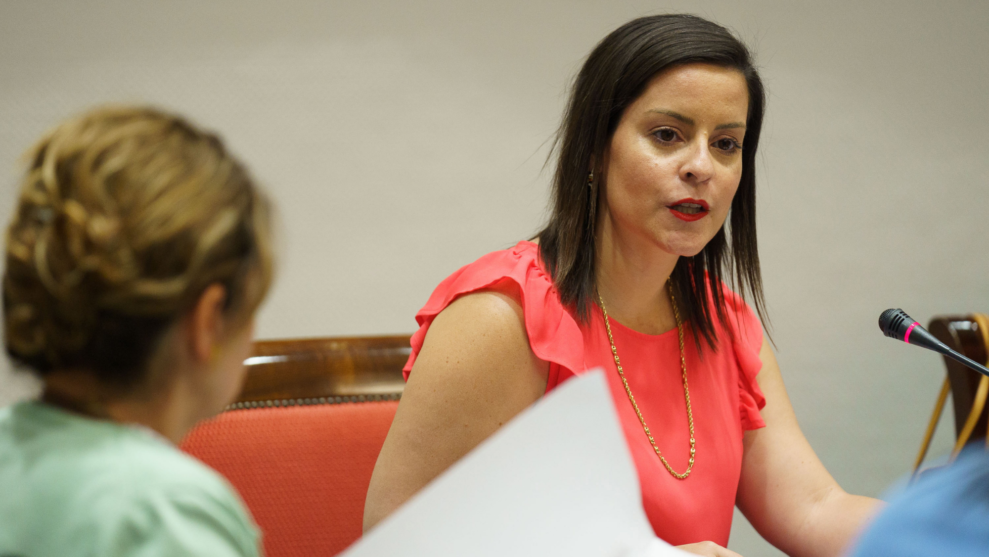 La consejera de Turismo, Yaiza Castilla, en comisión parlamentaria. / Efe