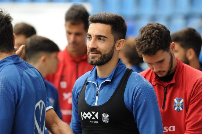 El central José León librará este lunes un duelo contra la delantera del Girona FC en la visita del CD Tenerife a Montilivi./ CDT