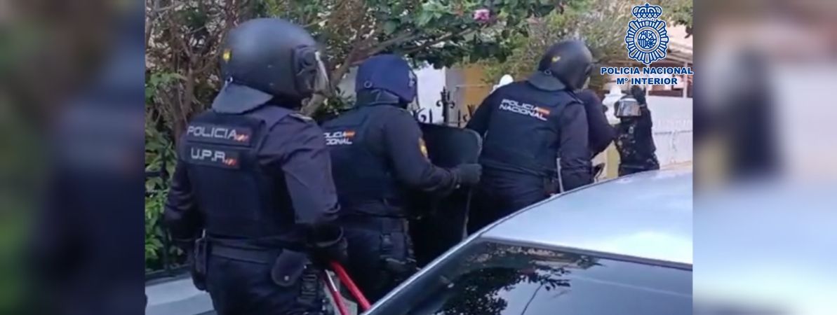 Imagen de archivo de una Intervención policial contra el menudeo de droga. / Cedida