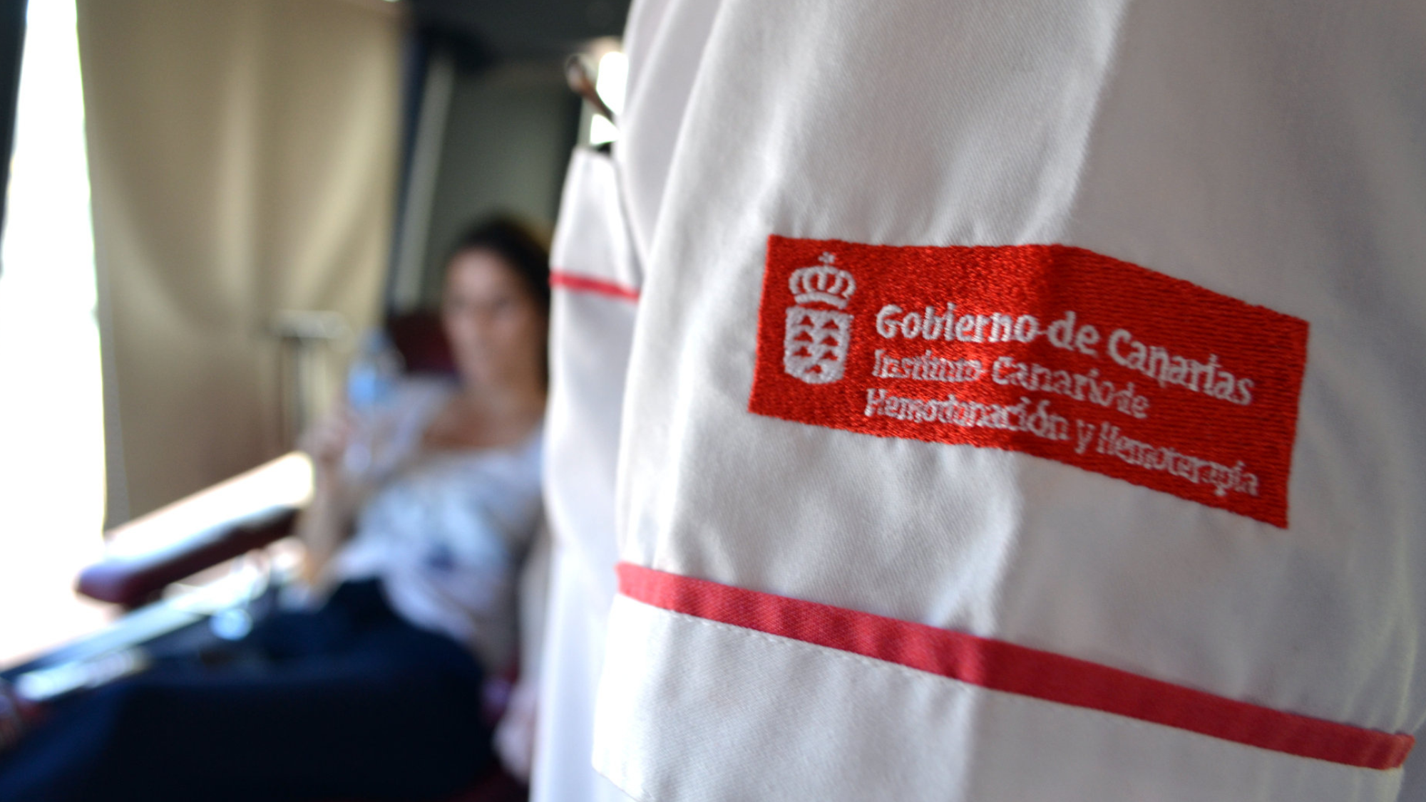 Sanitario del Banco de Sangre del Gobierno de Canarias. / ICHH