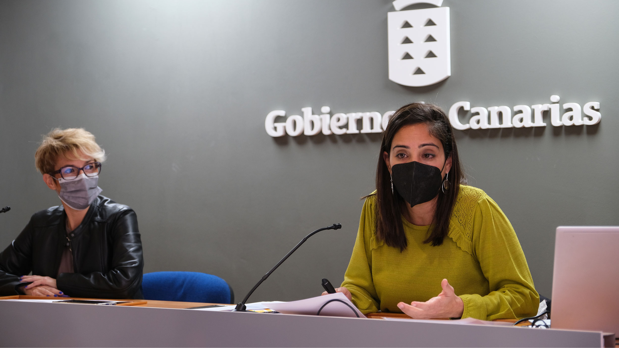 La Consejera de Economía, Elena Máñez, con la directora general de Asuntos Económicos con África, Nasara Cabrera, en rueda de prensa presentando la nueva edición de Africa Canarias Challenge. / Cedida