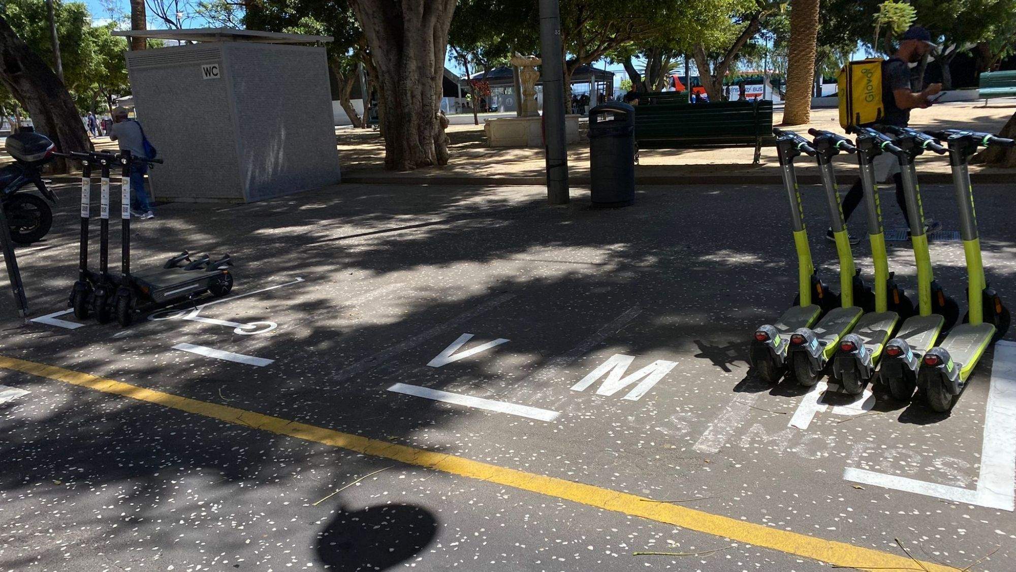Aparcamientos para VMP en Santa Cruz de Tenerife. / AH