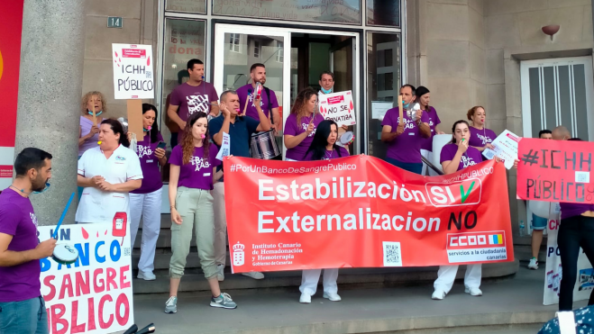 Manifestación de trabajadores del ICHH el pasado mes de mayo reclamando la estabilización de sus contratos. / AH
