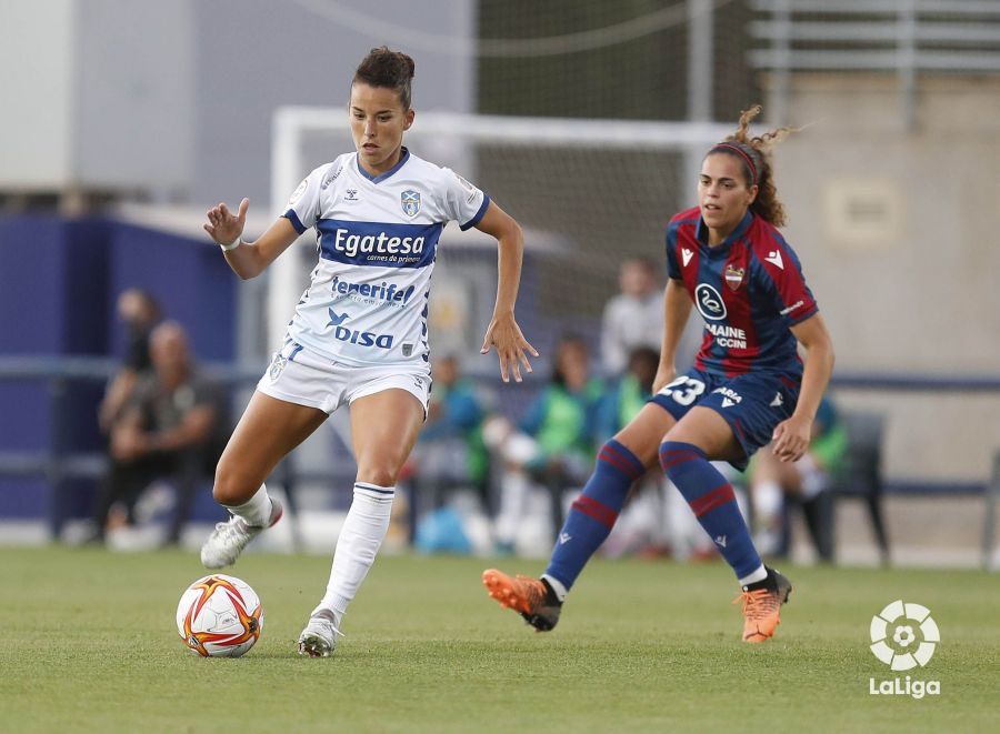 La UD Granadilla Tenerife despide el curso liguero con una derrota por 4-1 en su visita al Levante UD y se prepara para disputar la semifinal de Copa de la Reina./ LaLiga