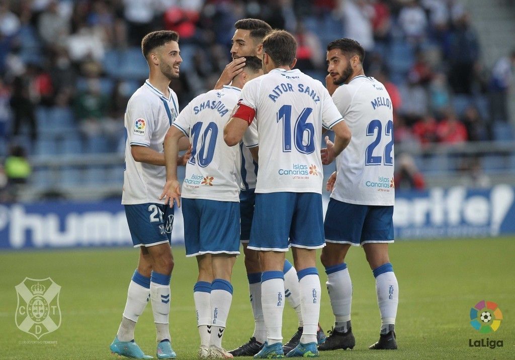 El CD Tenerife se clasifica matemáticamente para la fase de ascenso a Primera gracias al empate a 3 entre Oviedo y Zaragoza./ LaLiga