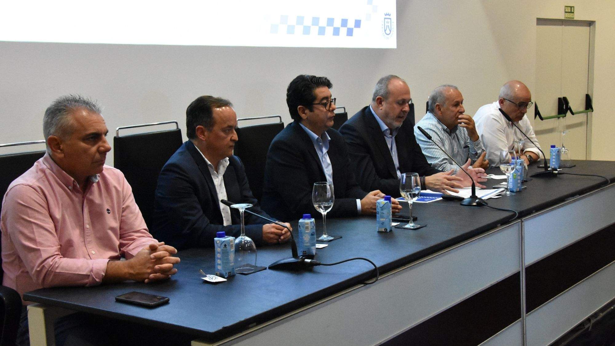 Pedro Martín, Enrique Arriaga y su equipo presentaron la situación del Circuito del Motor a aficionados y profesionales el motor. / Cedida