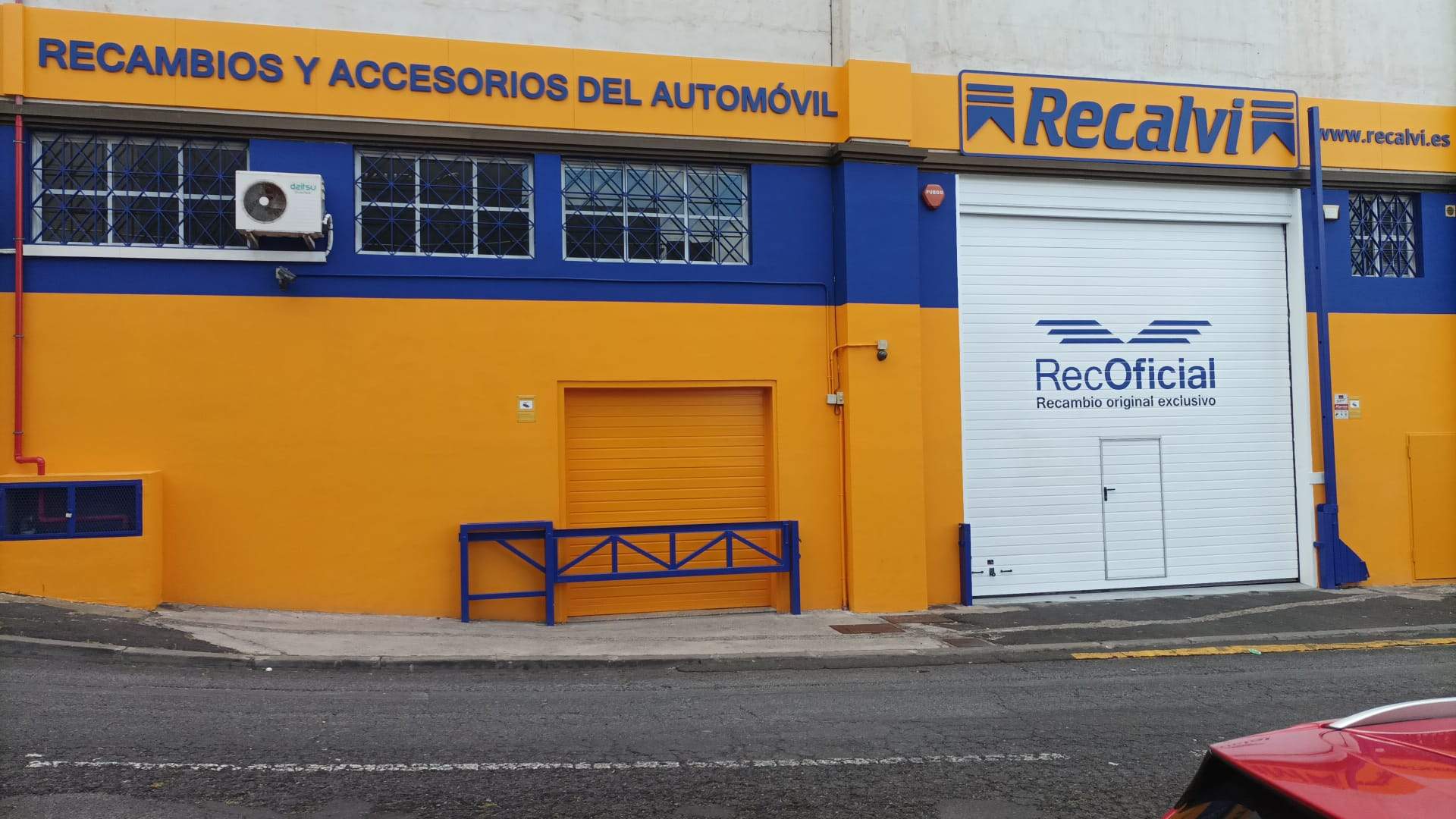 Imagen exterior de la tienda del Grupo Recalvi en Los Majuelos. / Grupo Recalvi 