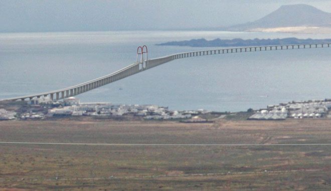 Simulación del puente que uniría Fuerteventura y Lanzarote./ Estudio del Plan Insular de Ordenación de Fuerteventura
