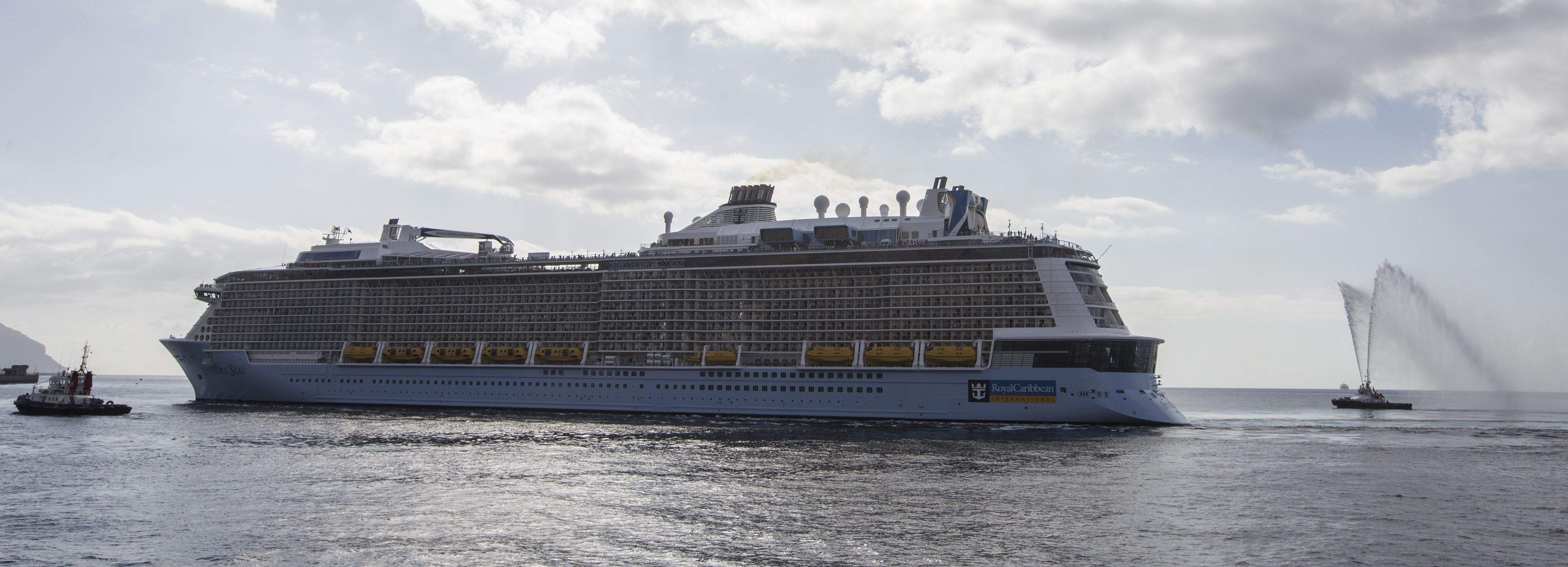 Crucero en el Puerto de Santa Cruz de Tenerife./