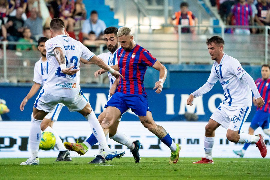 El cuadro blanquiazul comienza el fin de semana del 14 de agosto en Eibar su andadura en la temporada 2022-2023./ EFE