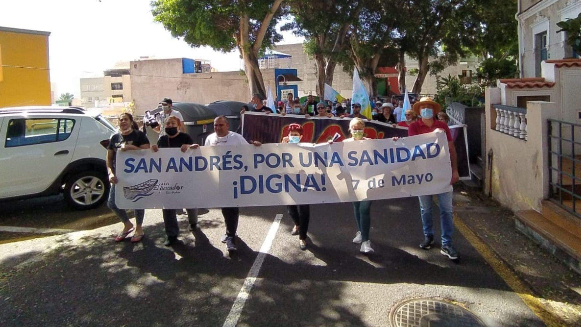 Manifestación el pasado 7 de mayo, con Gabriel Rodríguez a la derecha. / AAVV El Pescador