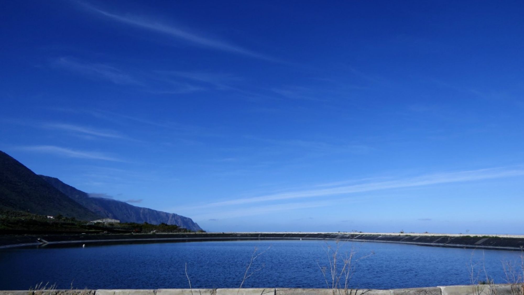 Balsa de agua en Frontera. / Cedida