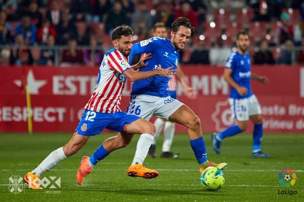 Tenerife y Girona disputan un puesto en la élite del fútbol español para la próxima temporada./ CDT