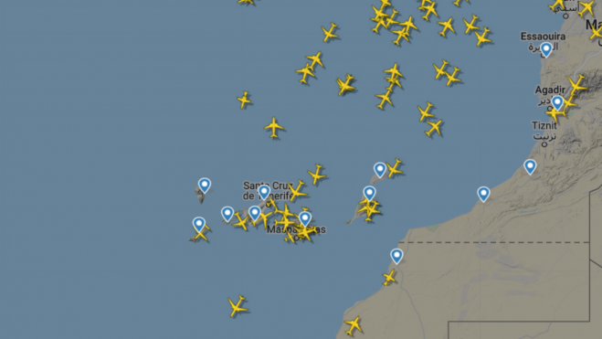 Vuelos en Canarias o cerca del Archipiélago en el mediodía de este jueves. / Flight radar