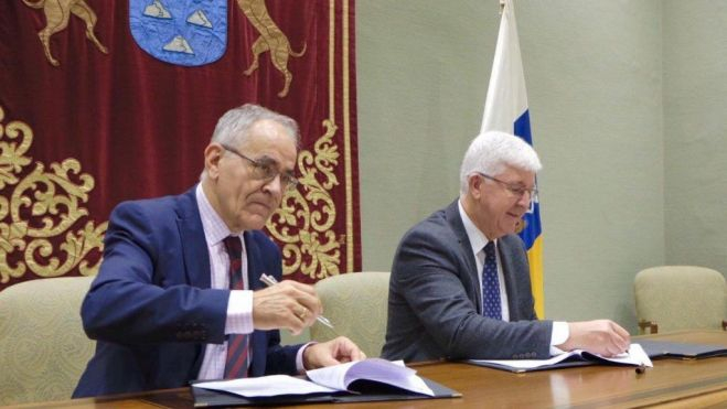 El presidente de la Audiencia de Cuentas de Canarias, Pedro Pacheco (dcha) y Daniel Cerdán, comisionado de Transparencia. / Archivo El presidente de la Audiencia de Cuentas de Canarias, Pedro Pacheco (dcha) y Daniel Cerdán, comisionado de Transparencia. / Archivo