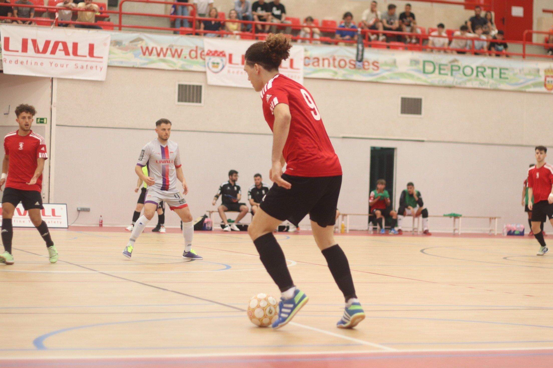 La entrada libre al Quico Cabrera este domingo pretende crear el mejor ambiente para remontar la derrota sufrida en Tres Cantos./ Twitter Iberia Toscal.