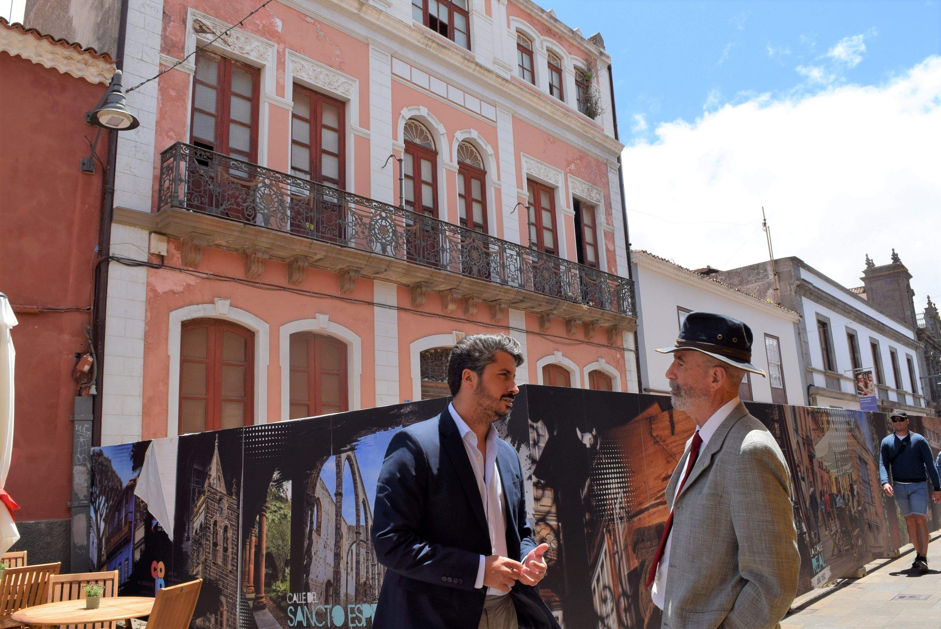 Luis Yeray Gutiérrez y Santiago Pérez en calle San Agustín. / Ayuntamiento de La Laguna 