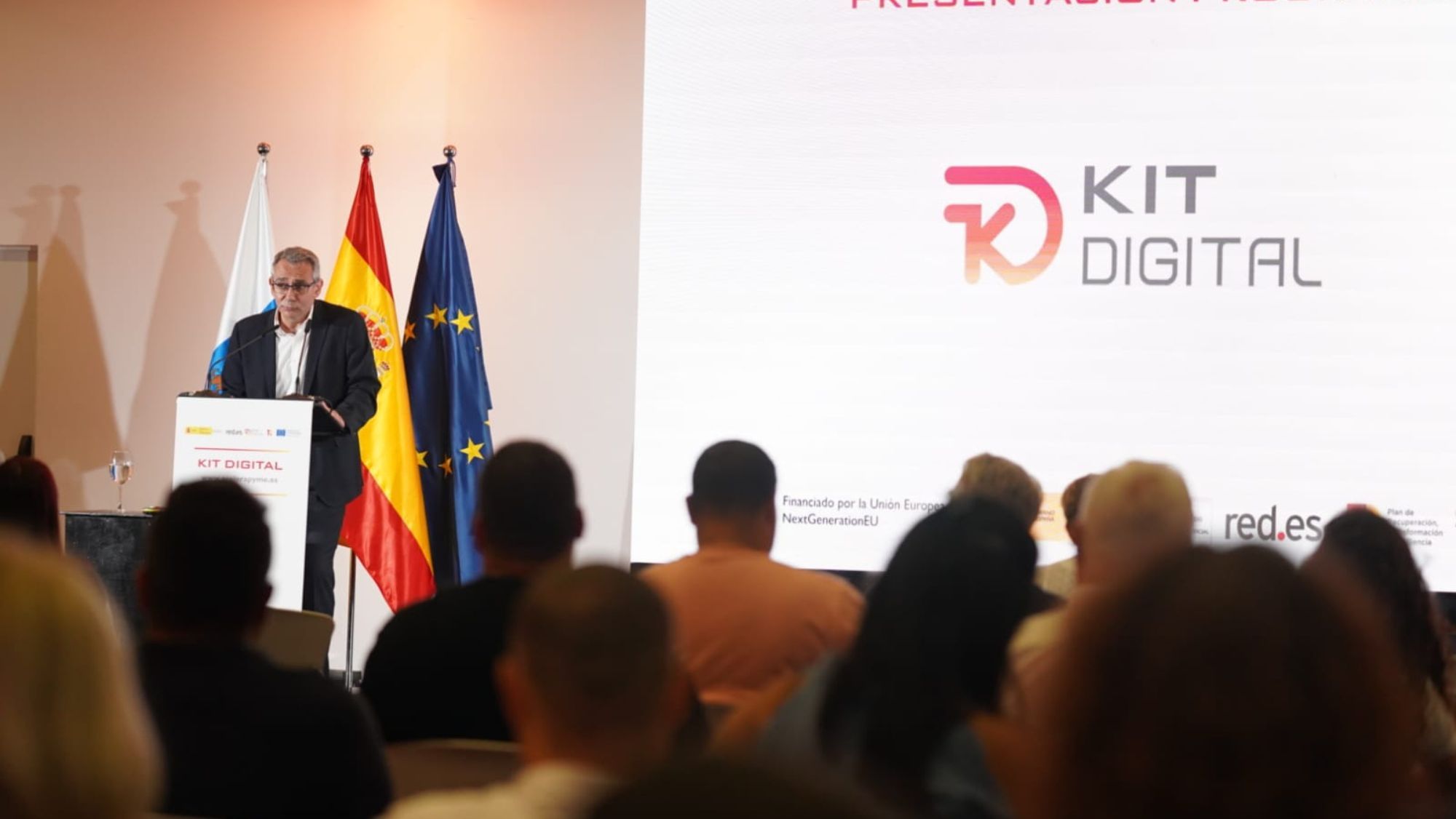 El director de Red.es, Alberto Martínez Lacambra, en la presentación del Kit Digital en Tenerife. / AH