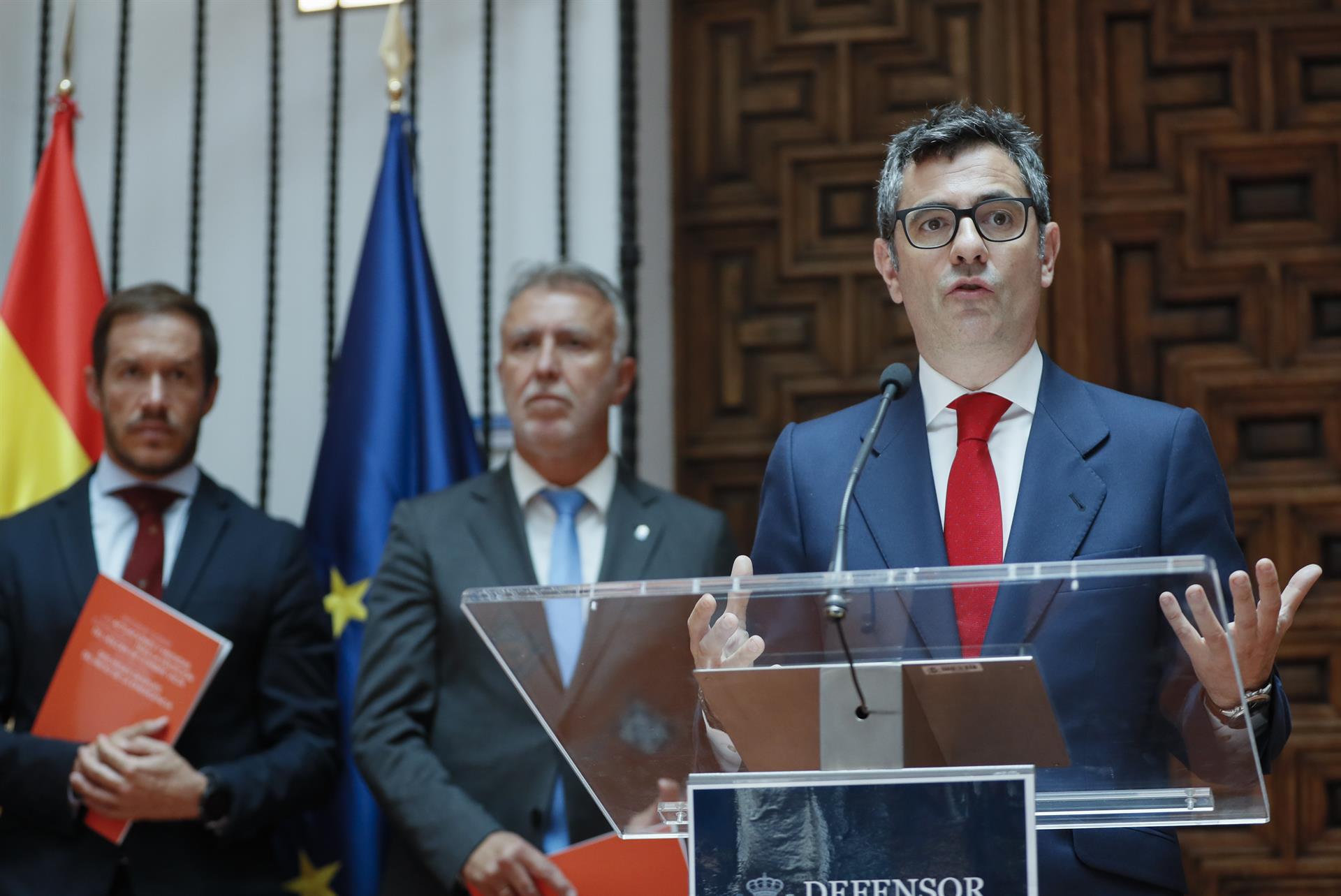 El ministro de la Presidencia, Félix Bolaños, anuncia que el secretario de Estado de Hacienda, Héctor Izquierdo, será el nuevo comisionado especial para la reconstrucción de La Palma./