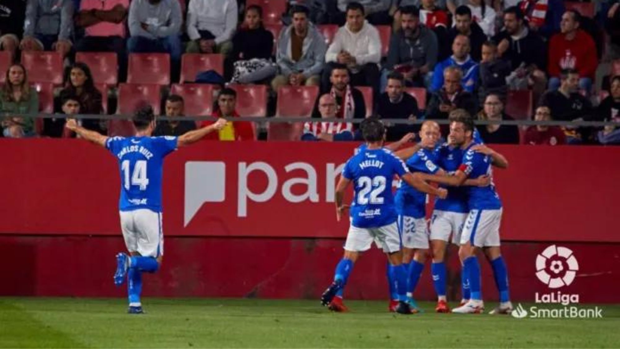 Los jugadores del CD Tenerife celebran un gol en el último Girona-Tenerife de la Liga SmartBank. / LaLiga