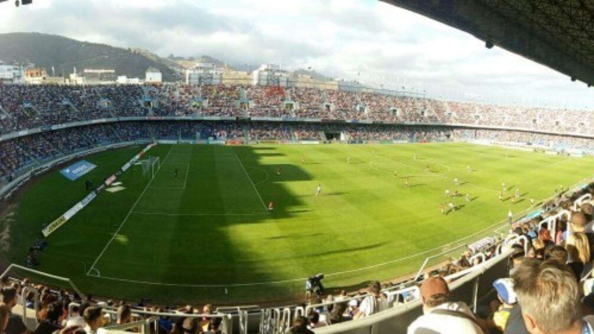 Estadio Heliodoro Rodríguez López con las gradas llenas de aficionados. / CD Tenerife archivo
