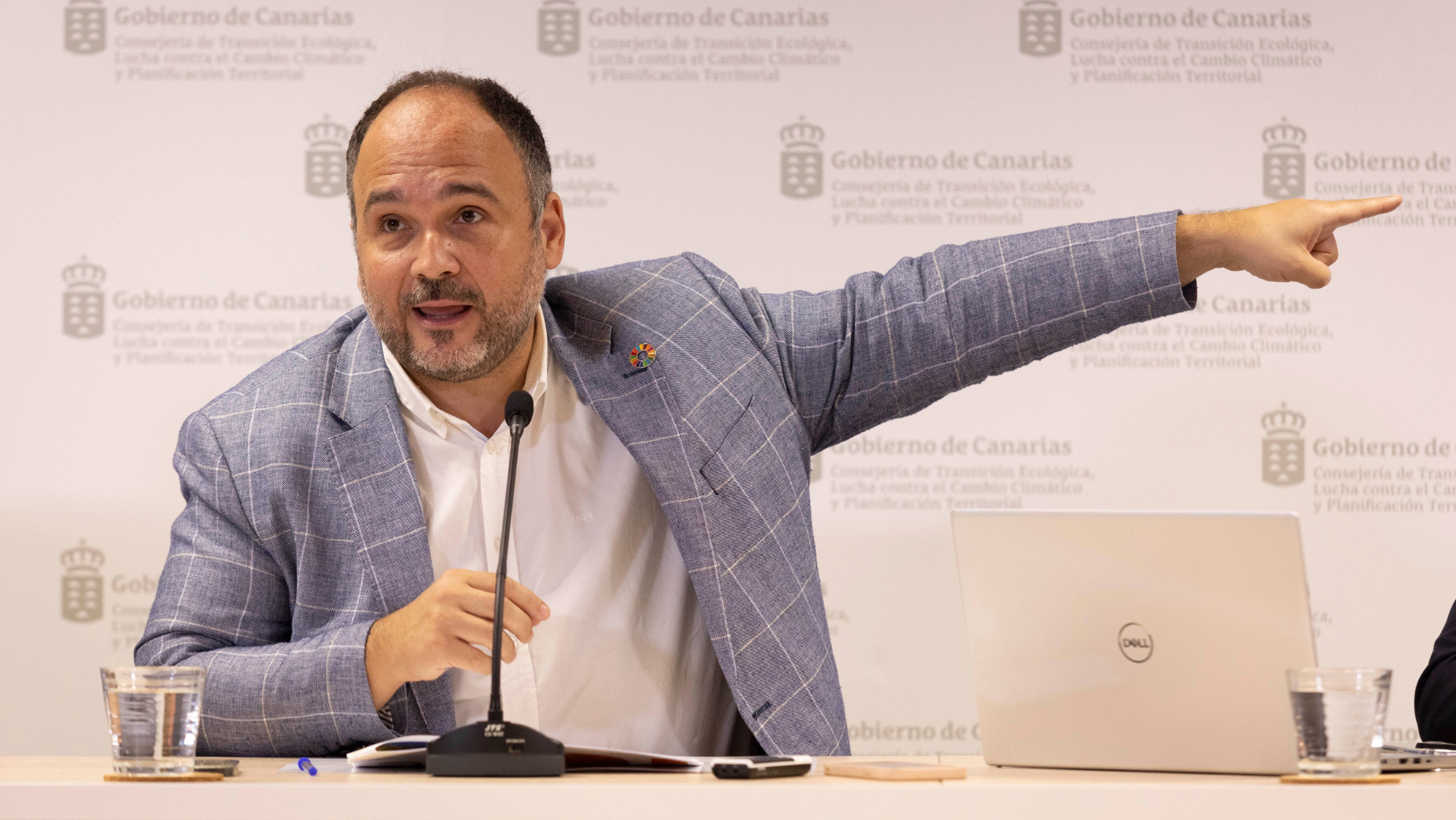 El consejero de Transición Ecológica en la presentación del Plan de Transición Energética. / EFE