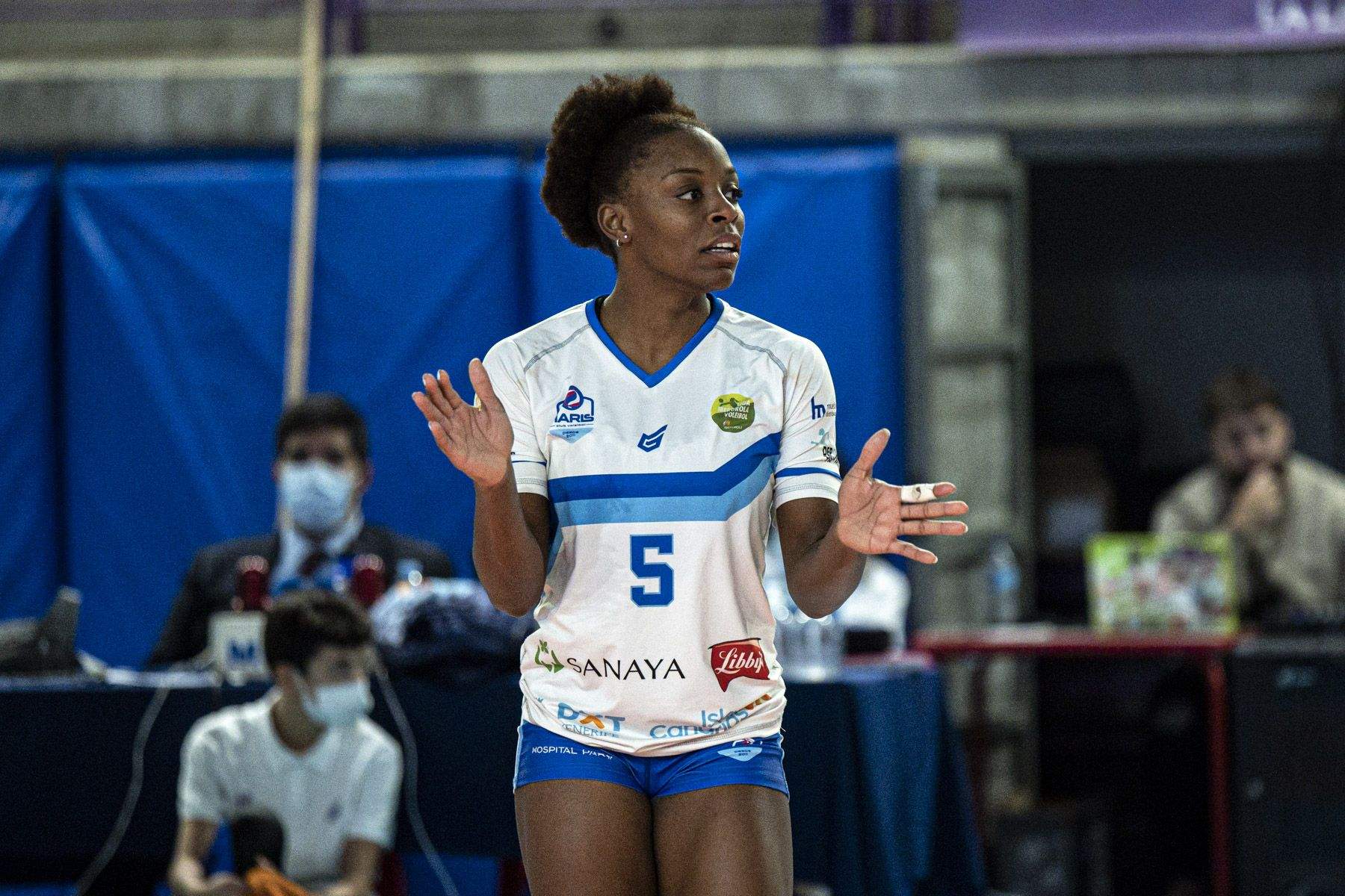 Belly Nsunguimina continuará una temporada más defendiendo los colores del CV Haris La Laguna./ Cedida