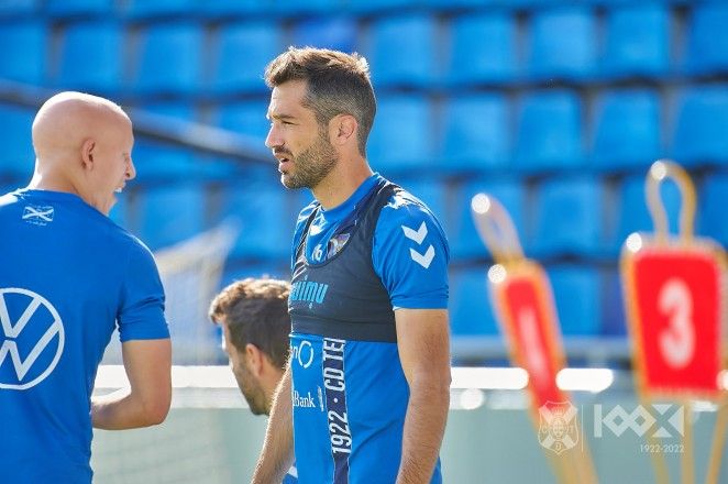 El capitán del Tenerife aseguró que ni afición ni jugadores deben echar las campanas al vuelo porque lo importante ocurre este domingo en el terreno de juego del Heliodoro./ CDT