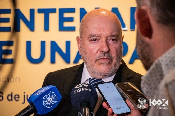 El presidente blanquiazul espera lograr su segundo ascenso como máximo mandatario del CD Tenerife y así igualar a Javier Pérez./ CDT