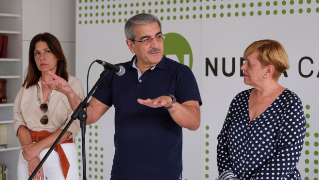 El presidente de Nueva Canarias, Román Rodríguez, en rueda de prensa tras una ejecutiva nacional de su partido. / EFE