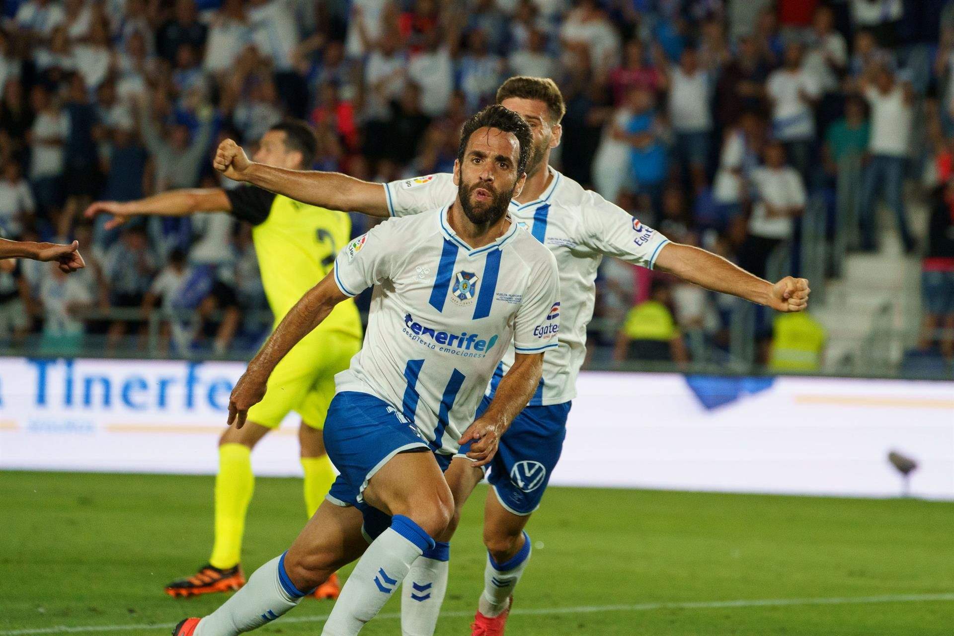 Carlos Ruiz celebra un gol./ ARCHIVO