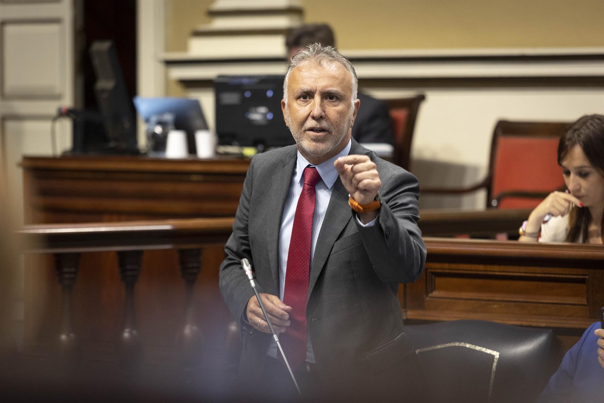 Ángel Víctor Torres, durante su etapa como presidente de Canarias, en el Parlamento. / MIGUEL BARRETO-EFE