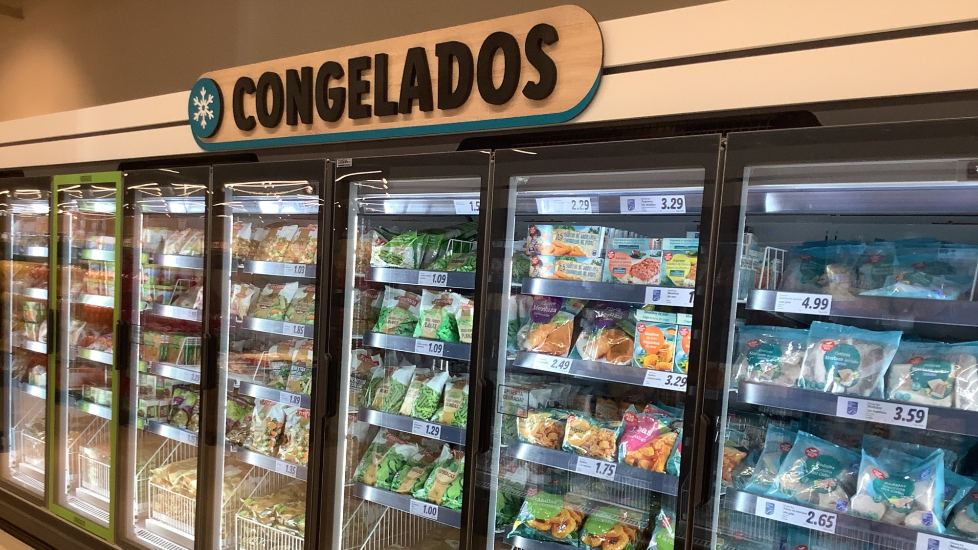 Sección de congelados de la nueva tienda de Lidl en Adeje. / Cedida