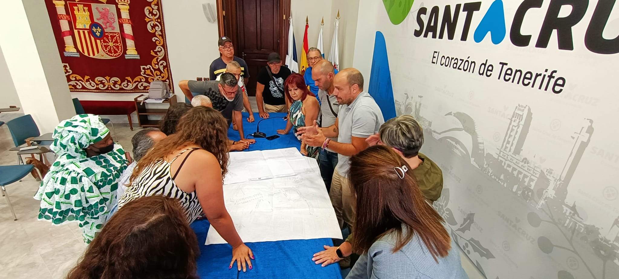 Reunión del Ayuntamiento con representantes de vendedores del Rastro. / Ayuntamiento de Santa Cruz 