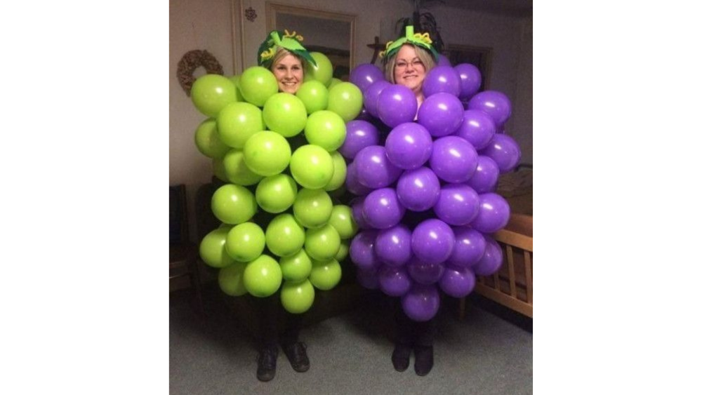 Disfraz de racimo de uvas./ Redes