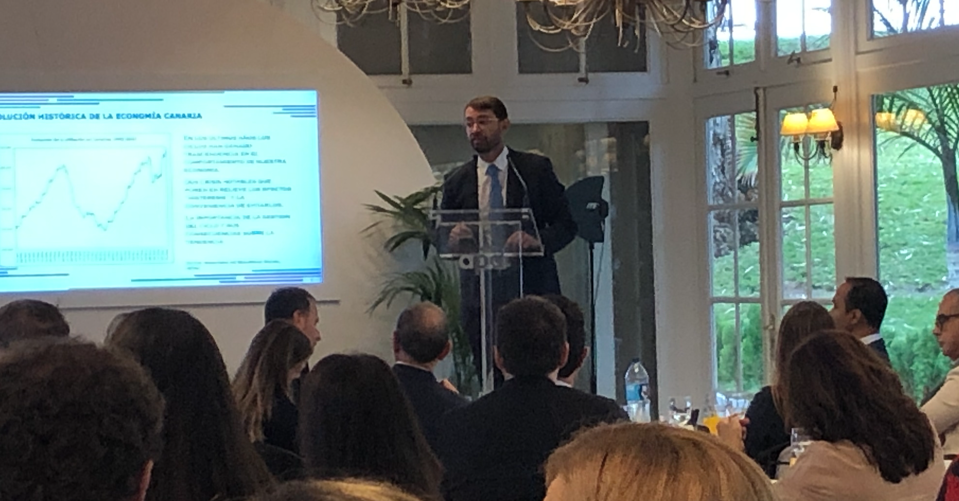 El viceconsejero de Presidencia del Gobierno de Canarias, Antonio Olivera, en el desayuno-coloquio 'La evolución de la economía canaria a estudio'./