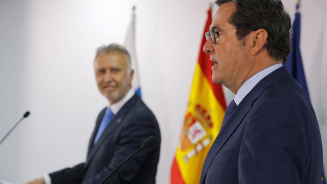 El presidente de Canarias, Ángel Víctor Torres, y el presidente de la CEOE, Antonio Garamendi./