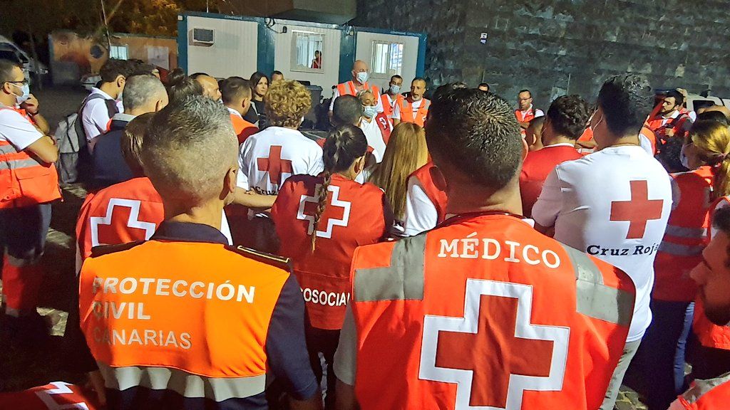 Personal de distintas administraciones atendiendo a una charla de seguridad durante el Carnaval./ Redes