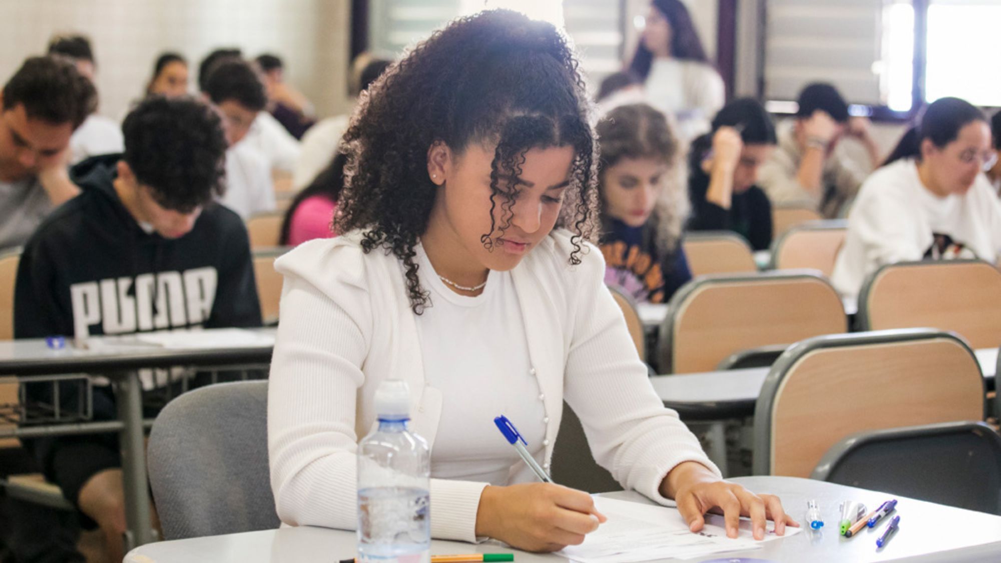 Una alumna realiza la prueba de Selectividad en la Universidad de La Laguna. / CEDIDA