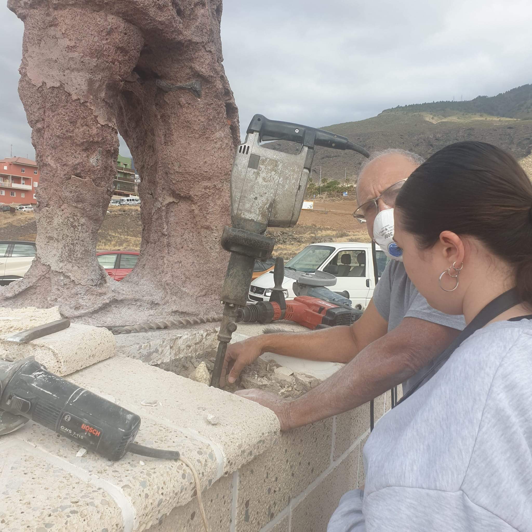 Trabajos de restauración en los Menceyes de Candelaria./ Cedida