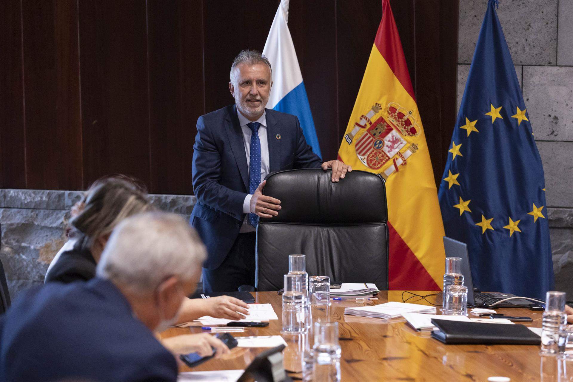 Ángel Víctor Torres firmó en julio el acuerdo para el traspaso de competencias de costas. / EFE/Miguel Barreto