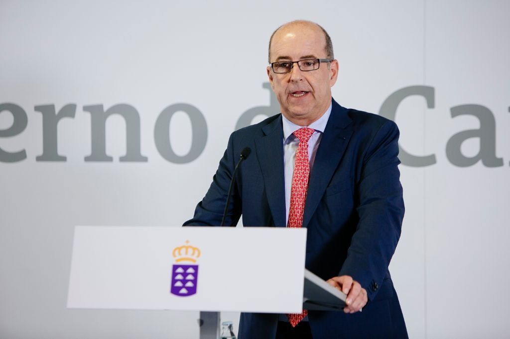 Pedro Ortega en su etapa de consejero de Economía de Canarias./ Archivo