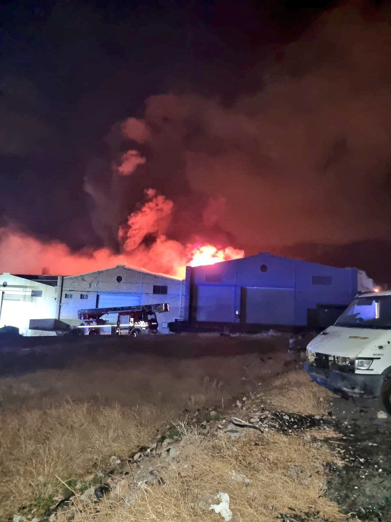 Incendio de las naves en El Chorrillo. / Policía Local de Santa Cruz de Tenerife 