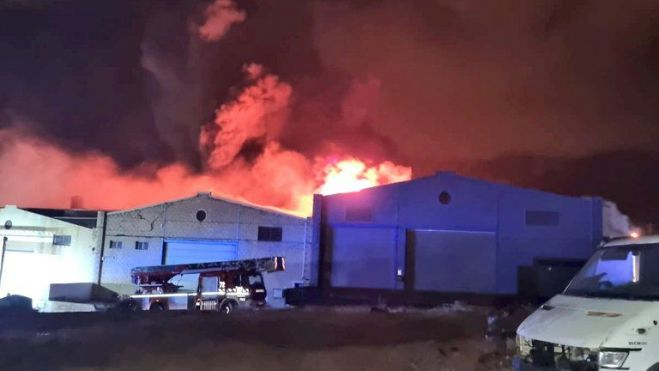 Incendio de las naves en El Chorrillo. / Policía Local de Santa Cruz de Tenerife 