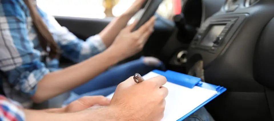 Examen prácticco de conducir./ Archivo