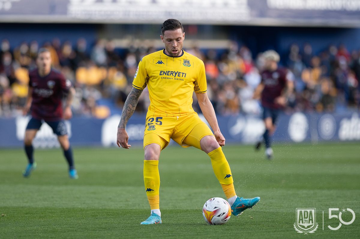 El mediocentro José Ángel Jurado de la Torre se incorpora al Tenerife después de jugar la pasada campaña en el Alcorcón y el Al-Wahda de Emiratos Árabes Unidos. / Twitter AD Alcorcón.