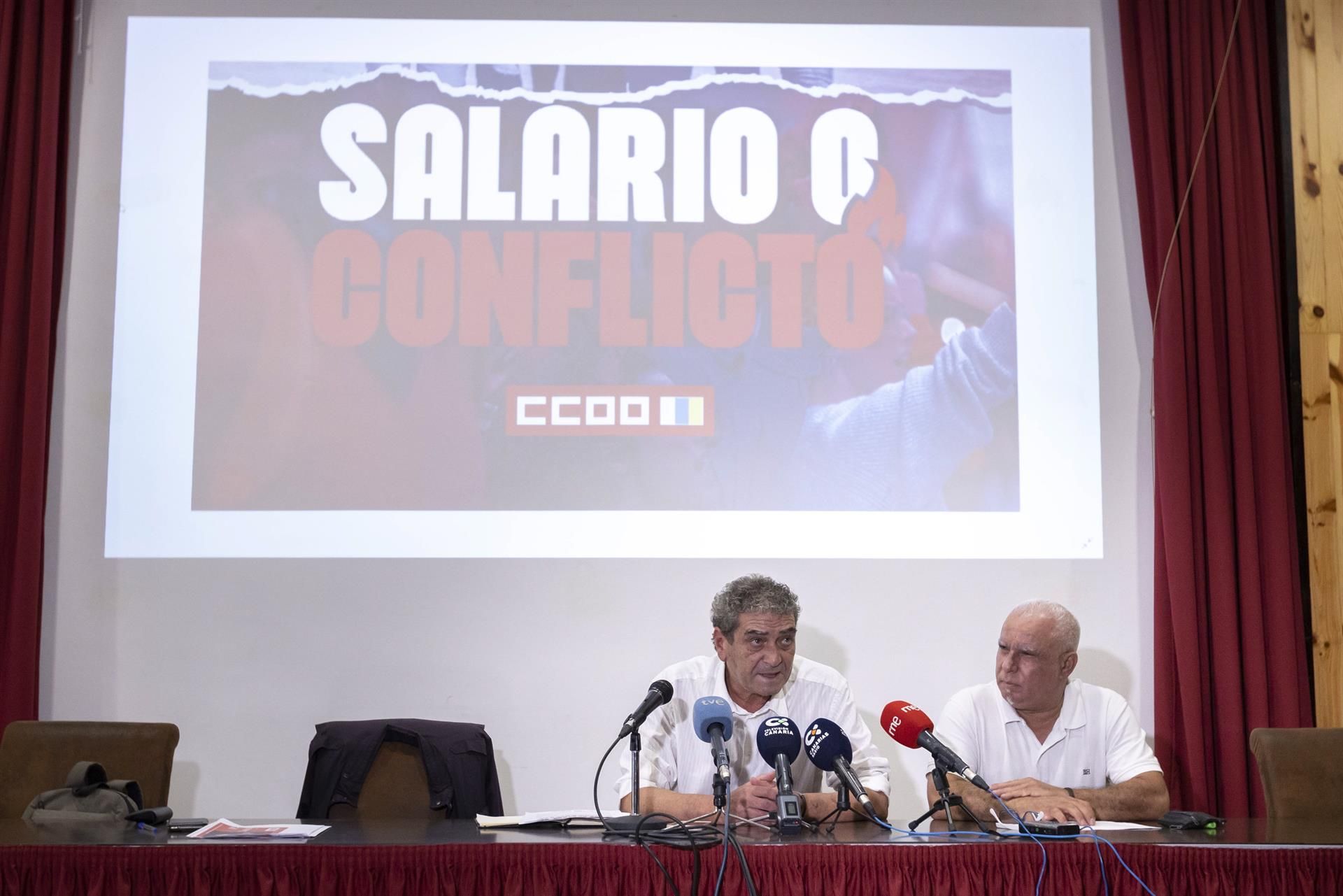 Los secretarios generales de CCOO y de UGT en Canarias Inocencio González (izq.) y Manuel Navarro (der)./ EFE/Miguel Barreto